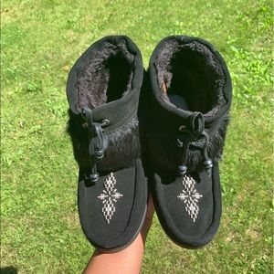 BRAND NEW MINNETONKA BOOTS